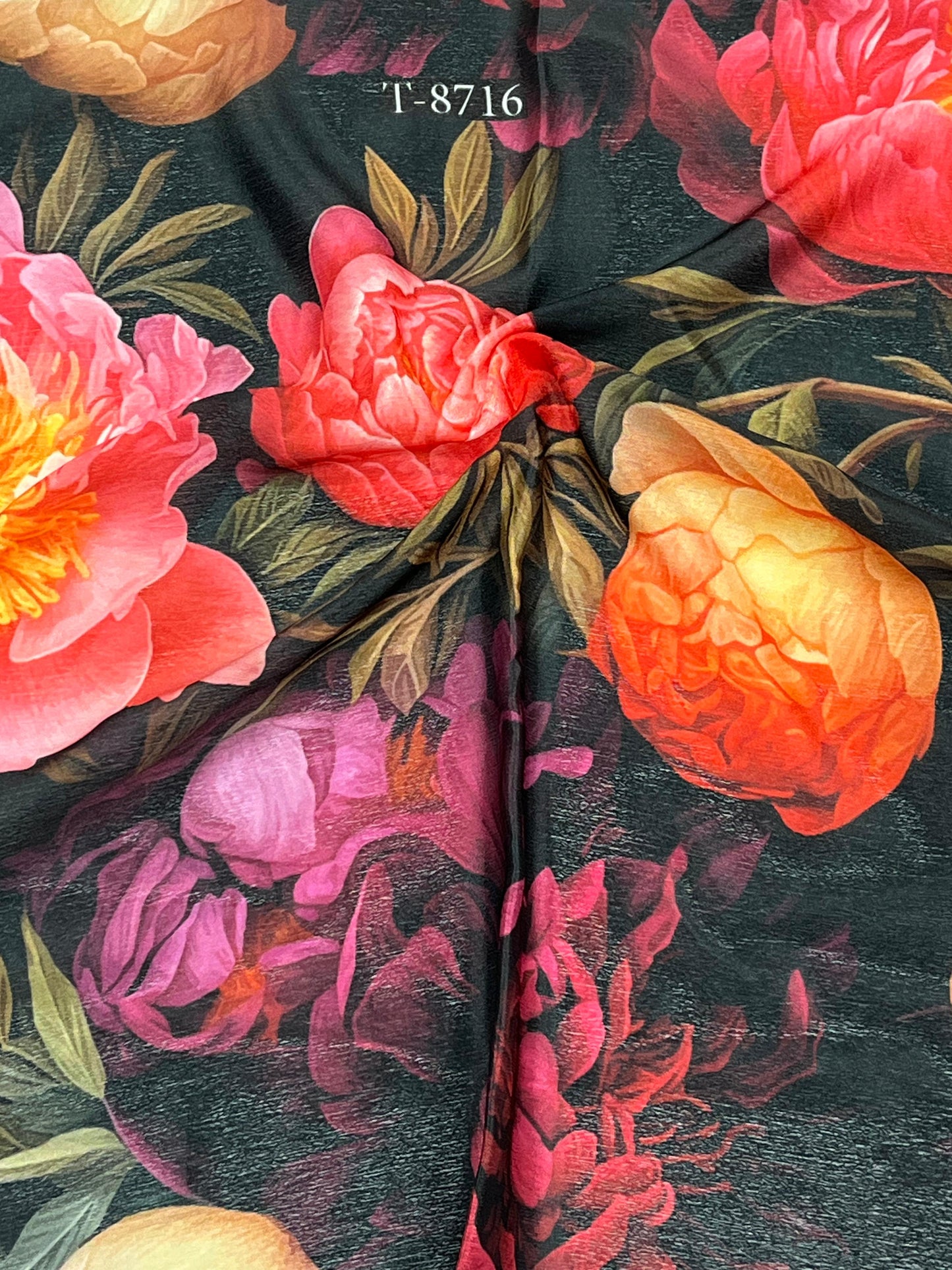 Big Floral Print on Chinnon