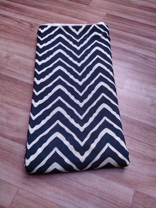 Crepe Zig Zag Print
